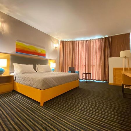 Galaxy Hotel Сент-Питерсберг Экстерьер фото