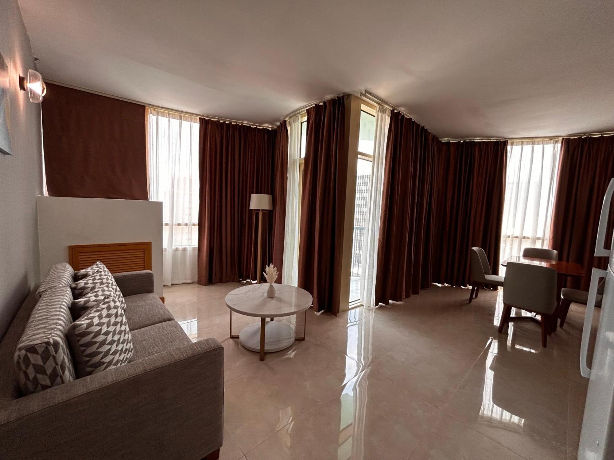 Galaxy Hotel Сент-Питерсберг Экстерьер фото